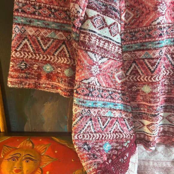 Almost Famous Red and Blue Patterned Hi Low Long Sleeve Top Size L - Picture 7 of 15